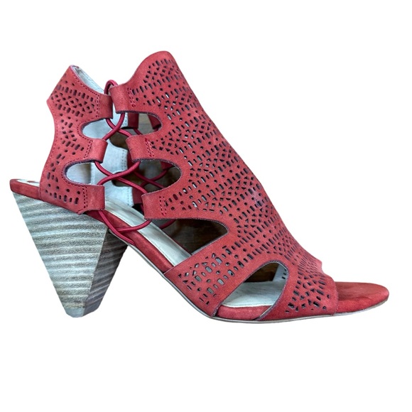 VINCE CAMUTO Eadon Laser Cut Leather Peep-Toe Cone Heel Shooties in Red NWT - Picture 3 of 8